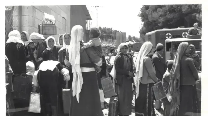נחשפו לראשונה: תמונות נדירות ממלחמת העצמאות, נשים מחכות לתור של שמן נחשפו לראשונה: תמונות נדירות ממלחמת העצמאות, נשים מחכות לתור של שמן