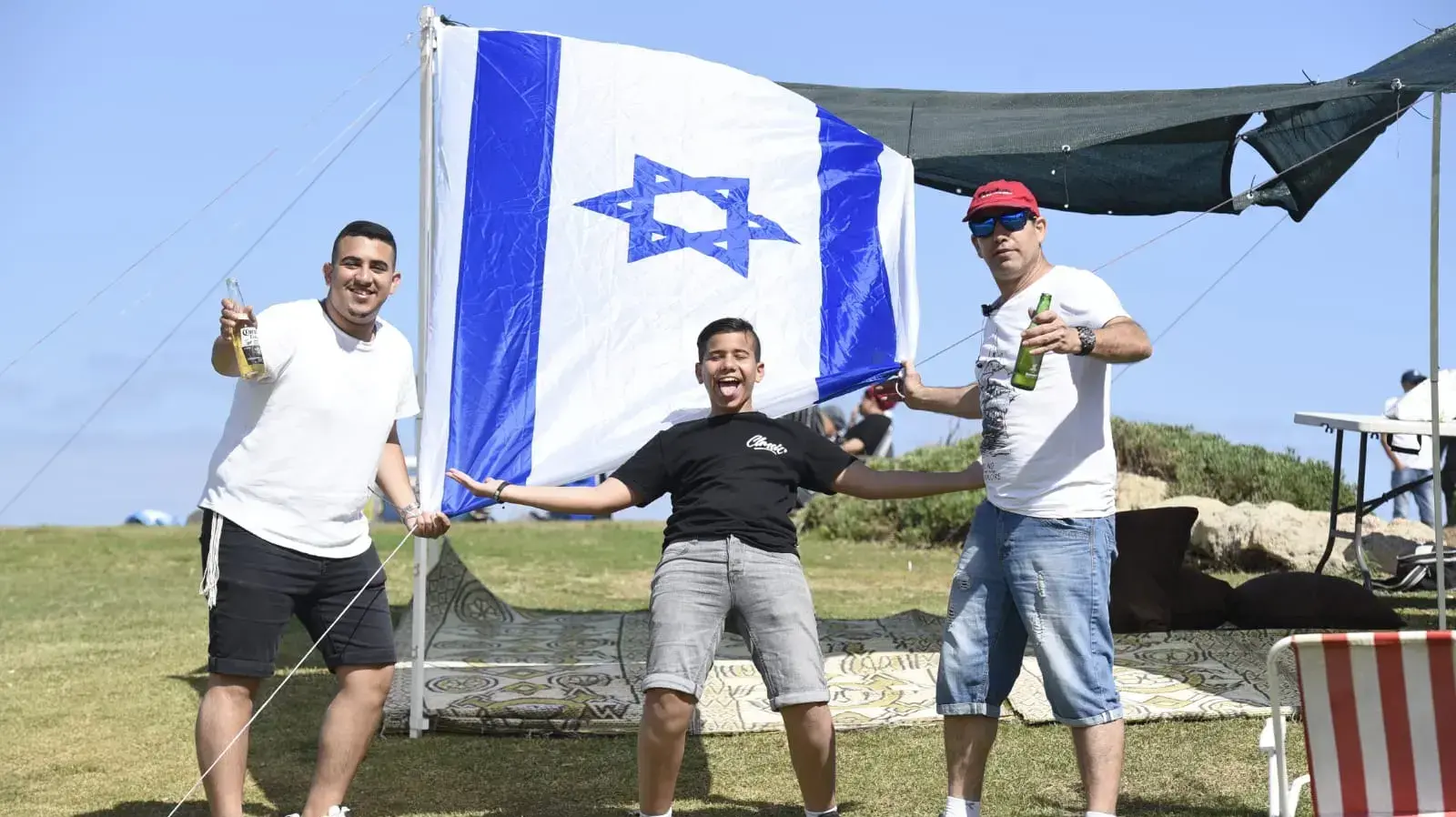 מתארגנים למנגלים במסגרת יום העצמאות בתל אביב 9 במאי 2019 מתארגנים למנגלים במסגרת יום העצמאות בתל אביב 9 במאי 2019