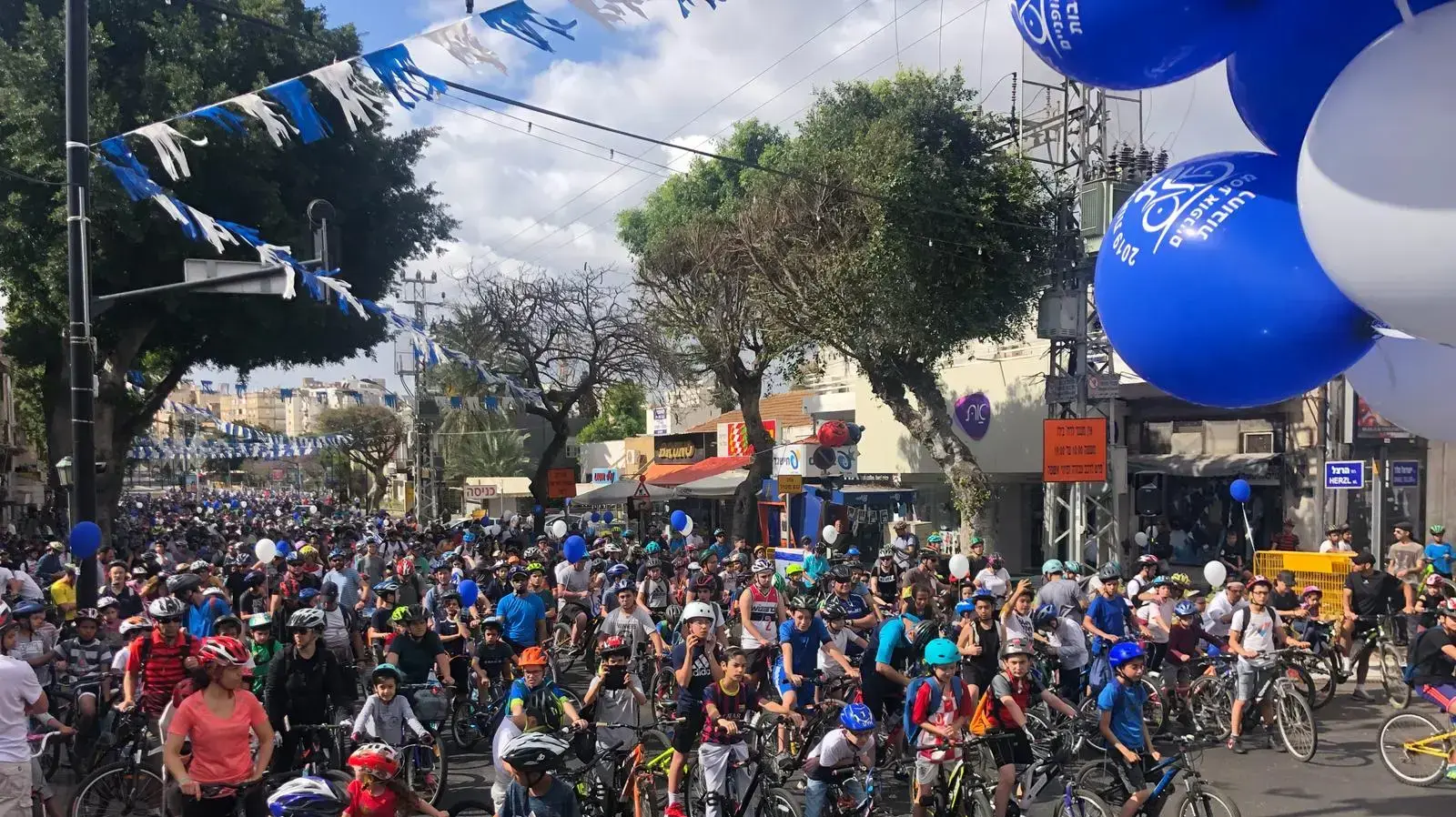 מסע האופניים ברחובות במסגרת יום העצמאות 9 במאי 2019
מסע האופניים ברחובות במסגרת יום העצמאות 9 במאי 2019