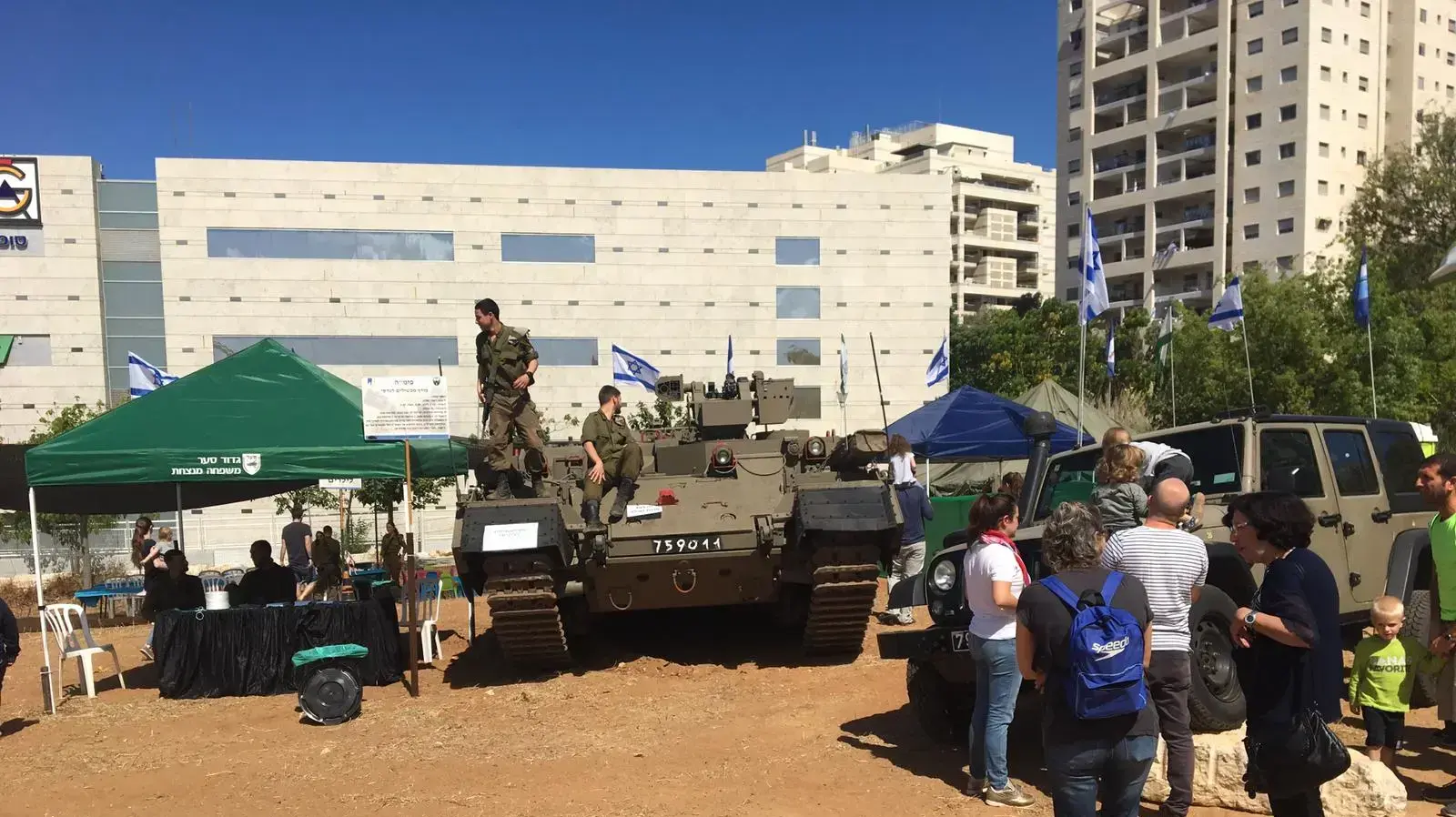 חניון טנקים ומשוריינים של חטיבה 188 בפארק גבעתיים, נפתח הבוקר לקהל הרחב במסגרת אירועי עצמאות 2019 בגבעתיים 9 במאי 2019
חניון טנקים ומשוריינים של חטיבה 188 בפארק גבעתיים, נפתח הבוקר לקהל הרחב במסגרת אירועי עצמאות 2019 בגבעתיים 9 במאי 2019