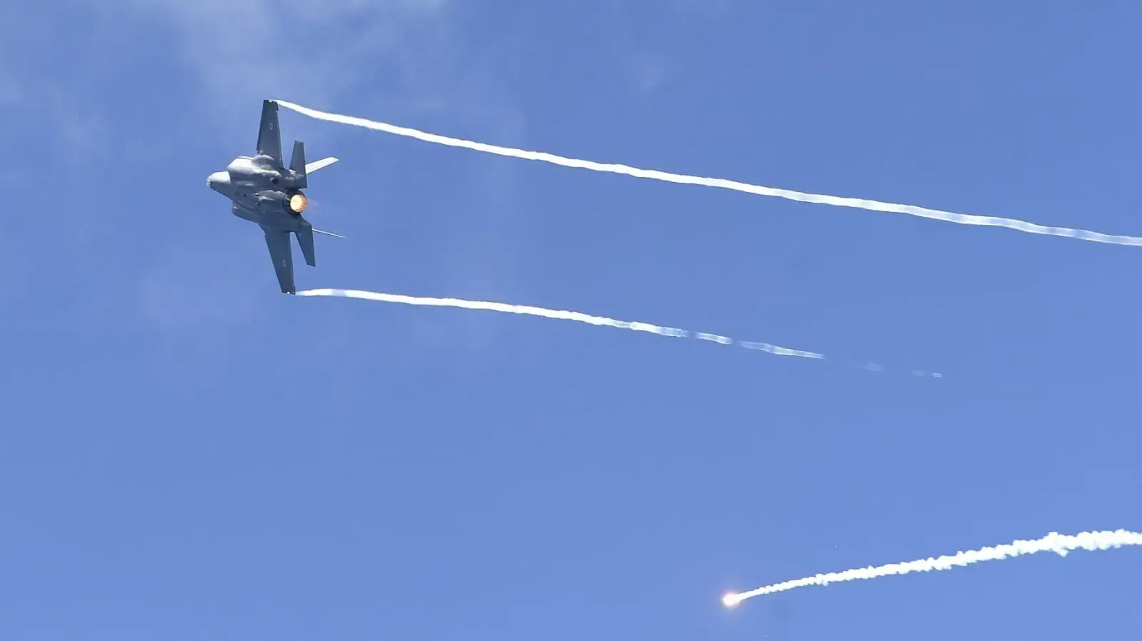 מטס חיל האוויר בשמי תל אביב 9 במאי 2019 מטס חיל האוויר בשמי תל אביב 9 במאי 2019