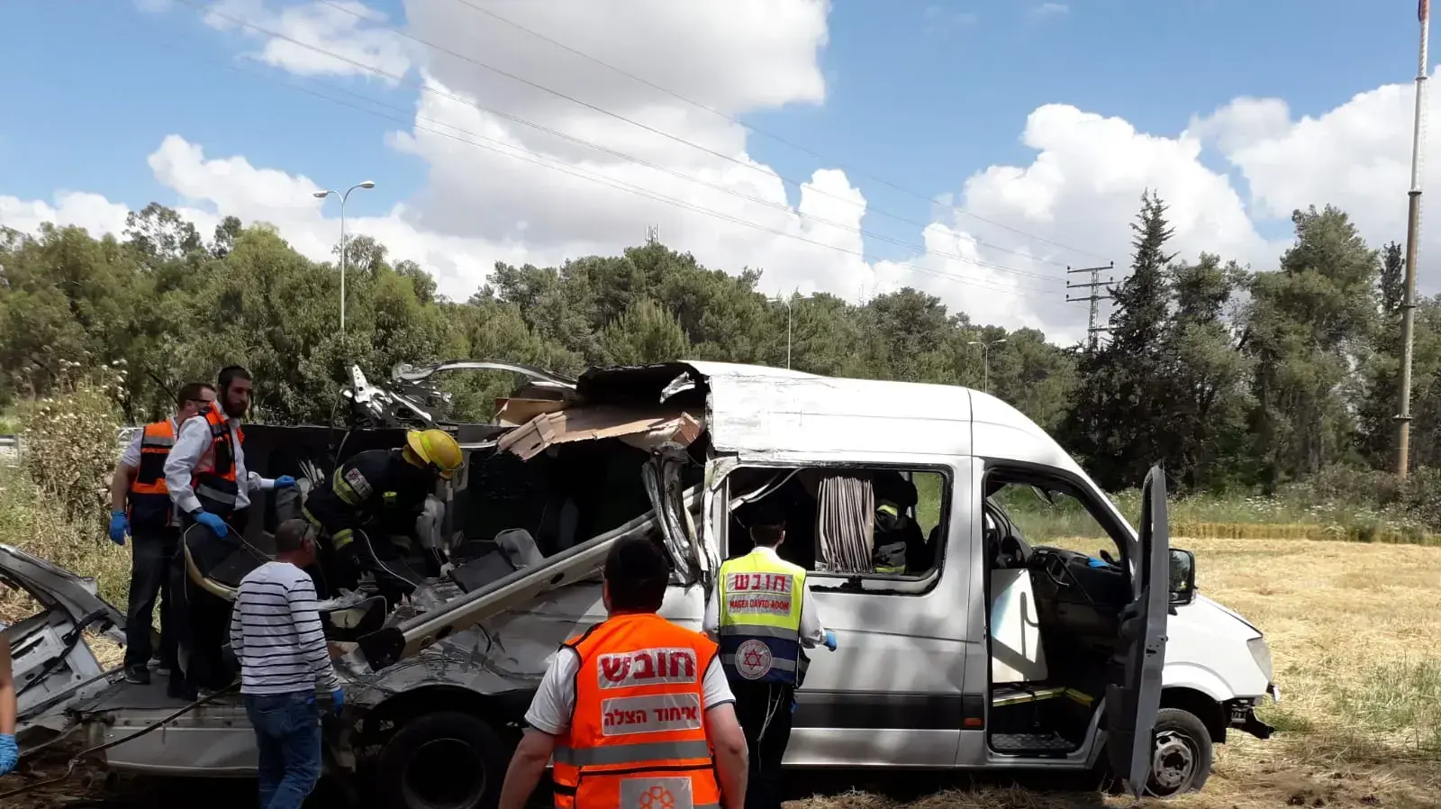 מיניבוס פגע בגדר: תאונת דרכים בכביש 443 סמוך לצומת שילת לכיוון ירושלים, 9 במאי 2019