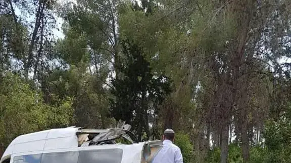 מיניבוס פגע בגדר: תאונת דרכים בכביש 443 סמוך לצומת שילת לכיוון ירושלים, 9 במאי 2019 מיניבוס פגע בגדר: תאונת דרכים בכביש 443 סמוך לצומת שילת לכיוון ירושלים, 9 במאי 2019