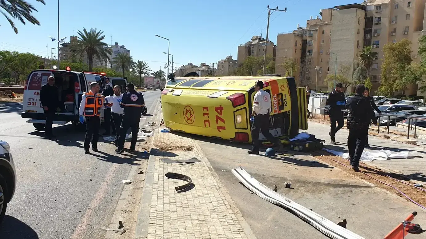 תאונת דרכים במעורבות אמבולנס בבאר שבע 11 במאי 2019 תאונת דרכים במעורבות אמבולנס בבאר שבע 11 במאי 2019