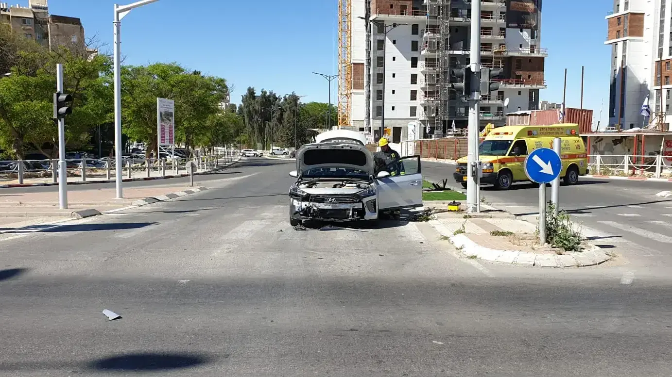 תאונת דרכים במעורבות אמבולנס בבאר שבע 11 במאי 2019 תאונת דרכים במעורבות אמבולנס בבאר שבע 11 במאי 2019