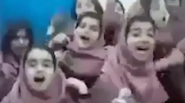 נערות איראניות רוקודת
נערות איראניות רוקודת