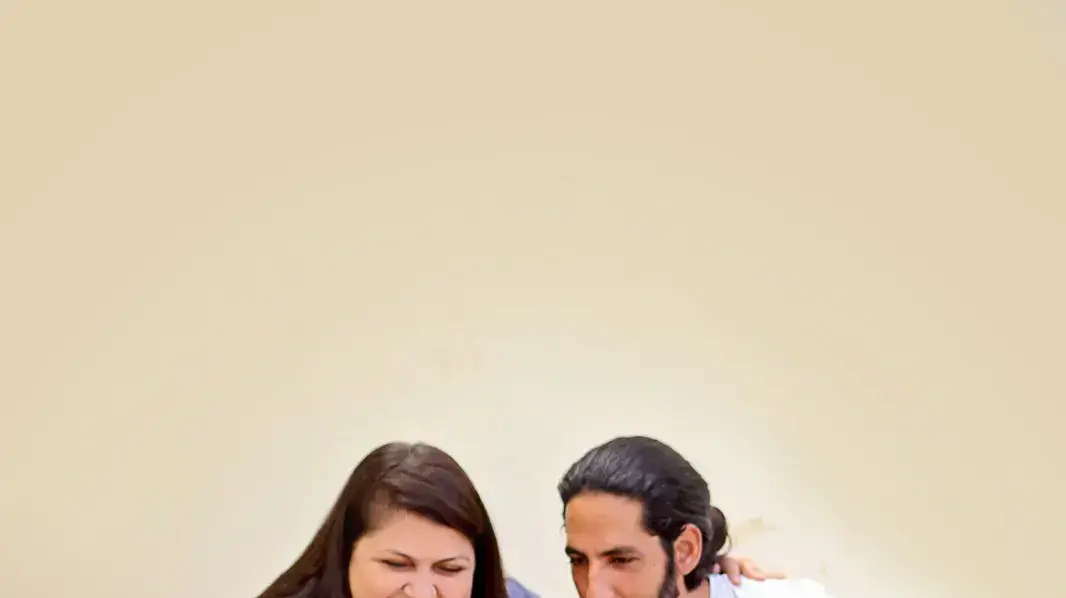 אמירי חי עם הוריו אלי ואוראל אמירי חי עם הוריו אלי ואוראל