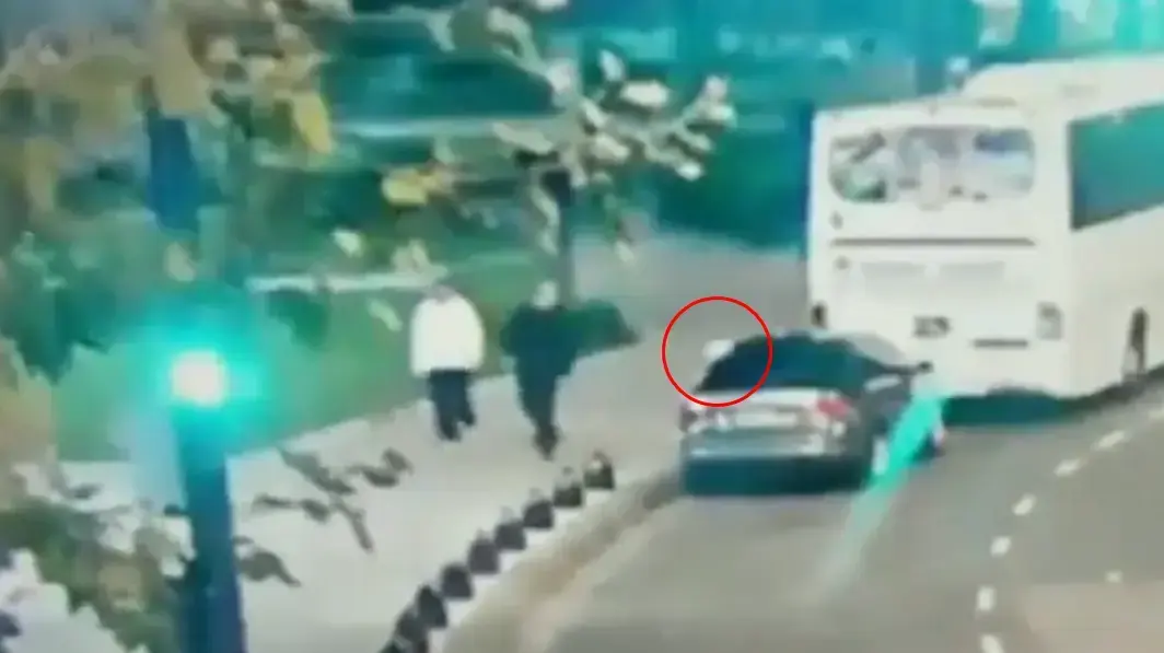 הקטור אוליברס בן ה-61, חבר קונגרס בארגנטינה וחברו ממפלגת השלטון, מיגל מרסלו יאדון בן ה-58, נורו ע"י מתנקש מחוץ למבנה הקונגרס בבואנוס איירס