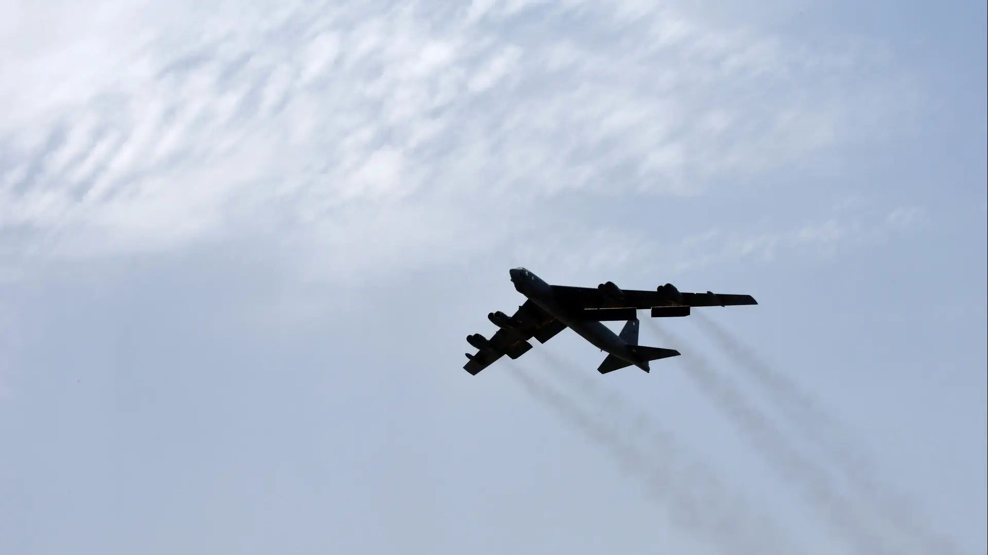 מפציץ B-52 של חיל האוויר של ארה"ב ממריא מבסיסו בקטאר, 12 במאי 2019