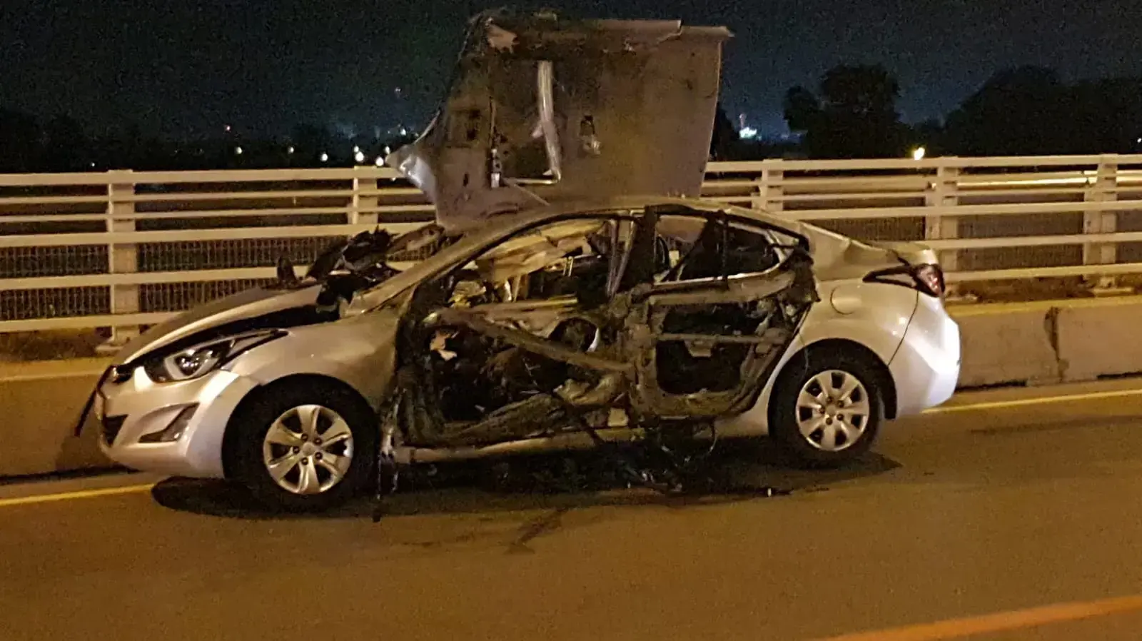 פיצוץ רכב סמוך לגשר אריק שרון בחדרה פיצוץ רכב סמוך לגשר אריק שרון בחדרה