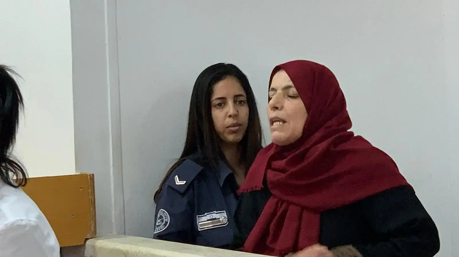 אמו של המחבל מברקן בבית המשפט הצבאי בסלאח 16 במאי 2019
אמו של המחבל מברקן בבית המשפט הצבאי בסלאח 16 במאי 2019
