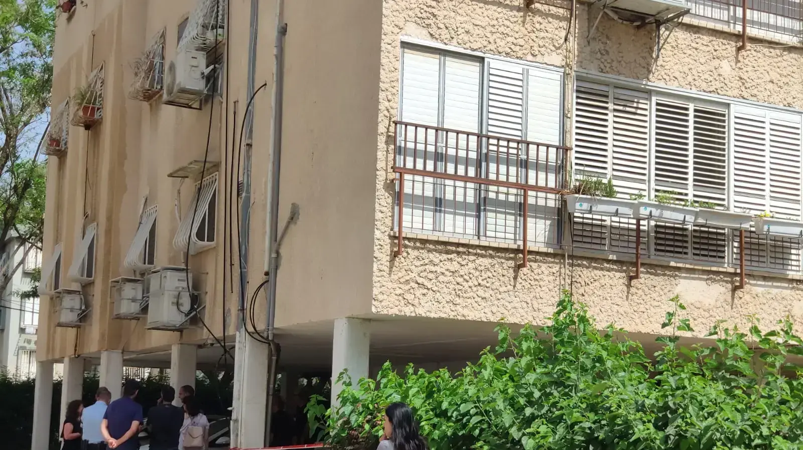זירת הרצח של אישה בת 81 בחולון, 17 במאי 2019 זירת הרצח של אישה בת 81 בחולון, 17 במאי 2019