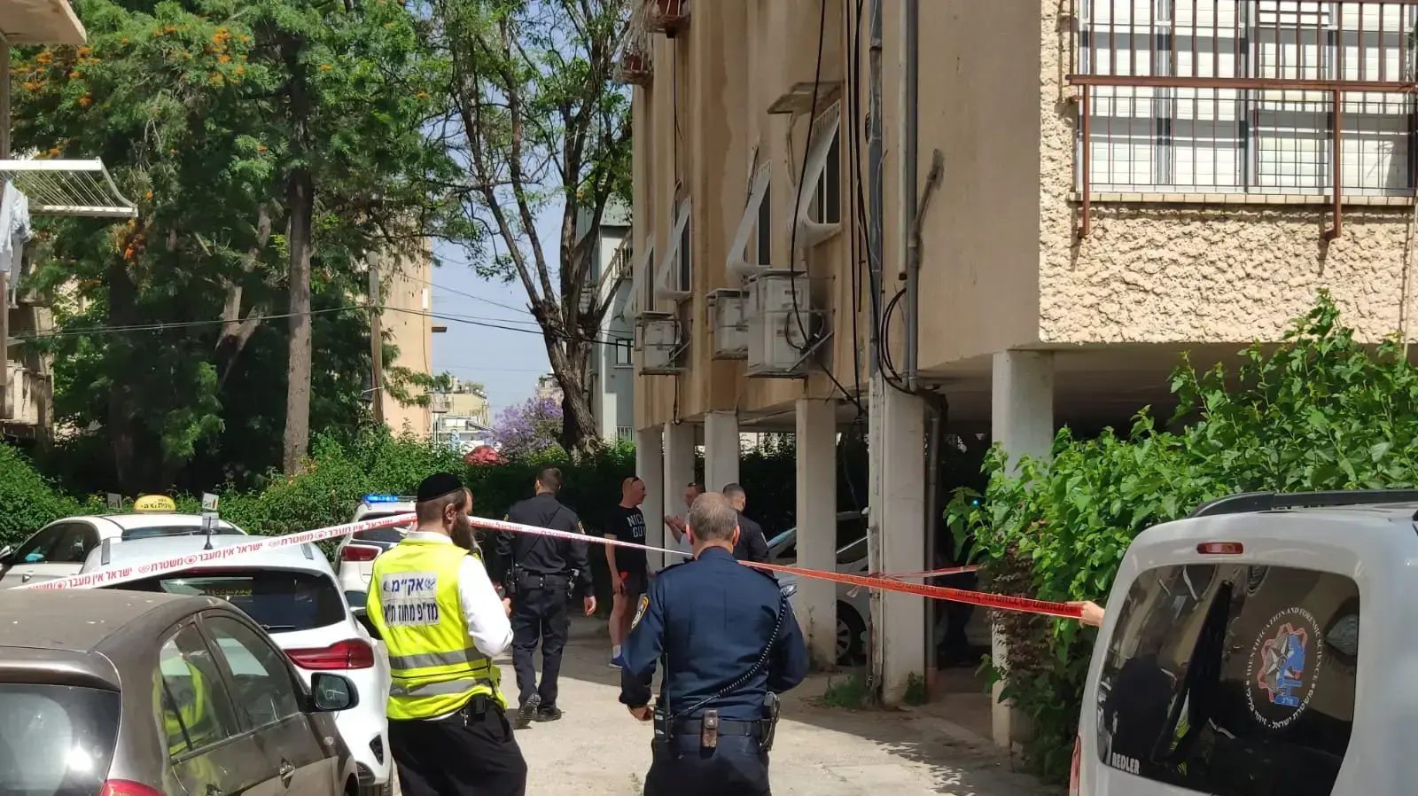 זירת הרצח של אישה בת 81 בחולון, 17 במאי 2019 זירת הרצח של אישה בת 81 בחולון, 17 במאי 2019