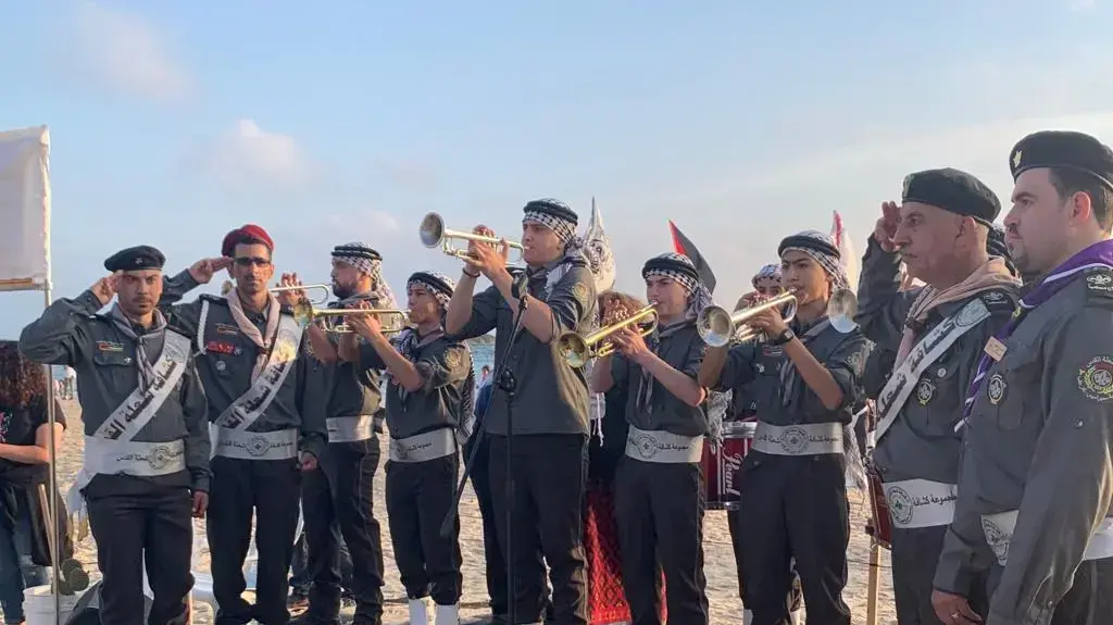 מאות הפגינו בחוף דור סמוך לשרידי הכפר טנטורה לציון הנכבה ב-17 במאי 2019 מאות הפגינו בחוף דור סמוך לשרידי הכפר טנטורה לציון הנכבה ב-17 במאי 2019