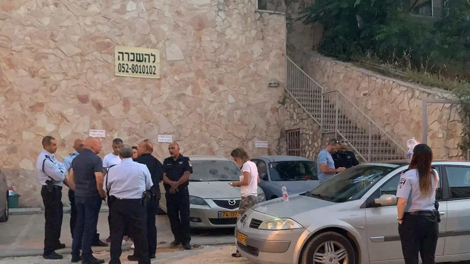 זירת הרצח בחיפה גבר בשנות הארבעים לחייו אותר עם סימני אלימות זירת הרצח בחיפה גבר בשנות הארבעים לחייו אותר עם סימני אלימות