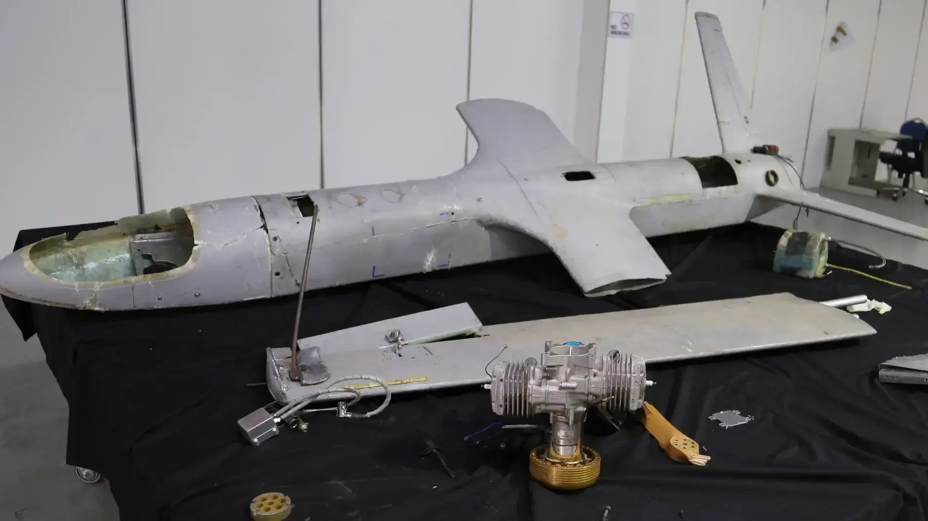 מל"ט UAV-X של המורדים החות'ים מוצג בעיר חודיידה, תימן, מתאריך לא ידוע. פורסם במאי 2019