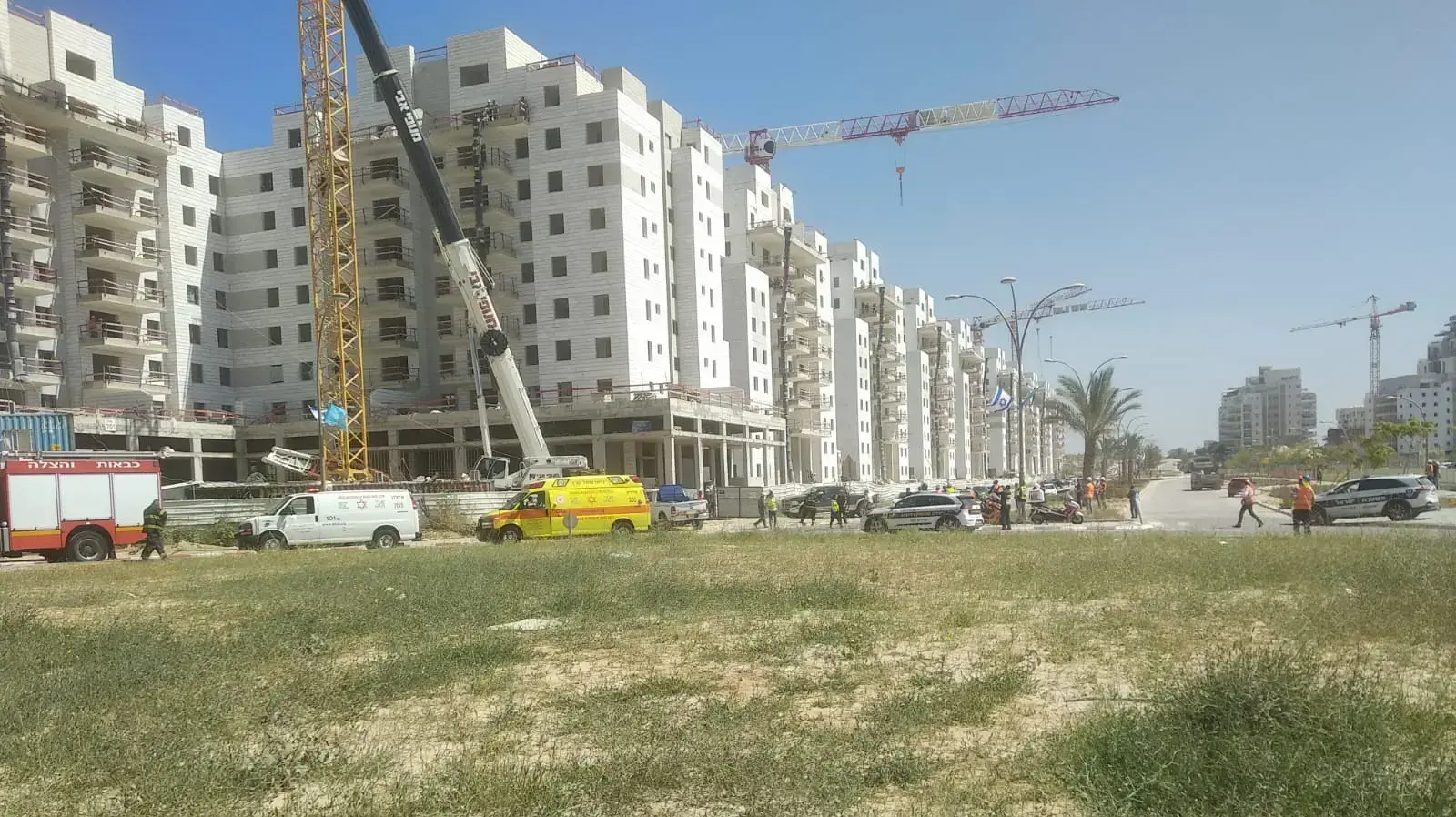 קריסת מנוף באתר בנייה ביבנה קריסת מנוף באתר בנייה ביבנה