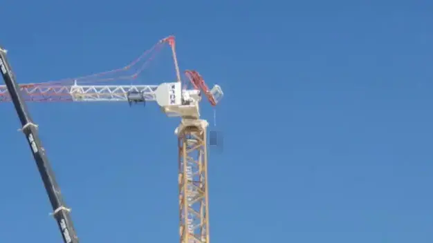 נפילה מגובה 50 מ': ארבעה פועלים נהרגו מקריסת חלקי
מנוף באתר בנייה בשדרות ז'בוטינסקי ביבנה נפילה מגובה 50 מ': ארבעה פועלים נהרגו מקריסת חלקי
מנוף באתר בנייה בשדרות ז'בוטינסקי ביבנה