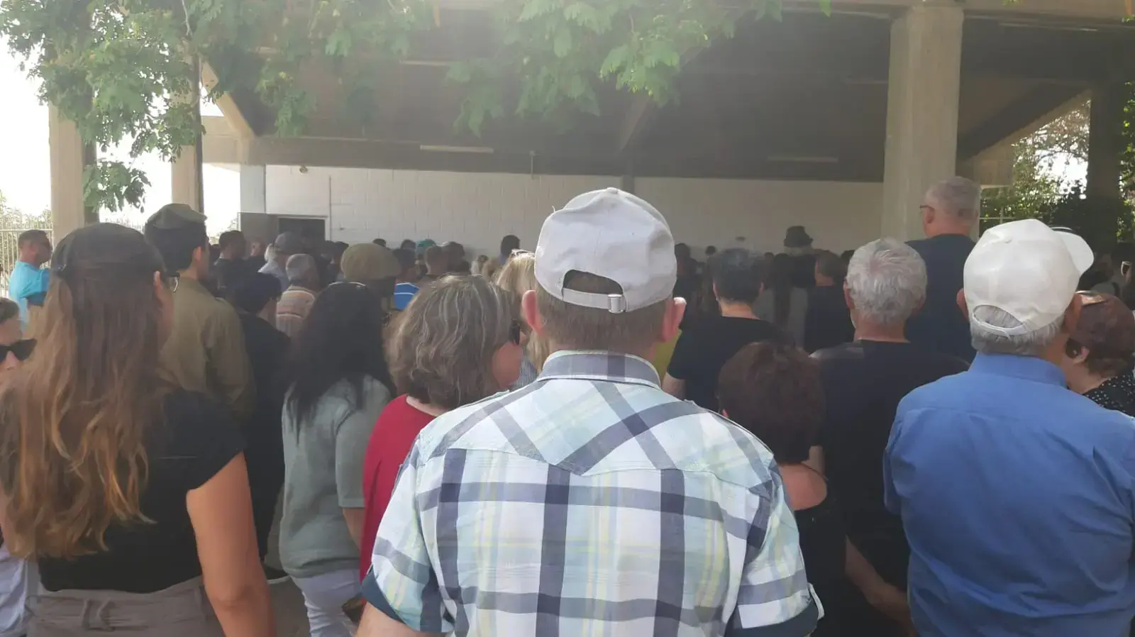 מאות בני אדם בהלווייתו של ההרוג באסון המנוף סרגיי סמיונוב בבאר שבע, 22 במאי 2019