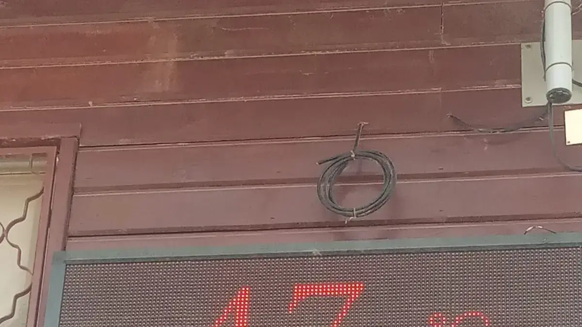 סוכת המציל בחוף עין בוקק שבים המלח עם מדידה של 47 מעלות 23 במאי 2019 סוכת המציל בחוף עין בוקק שבים המלח עם מדידה של 47 מעלות 23 במאי 2019
