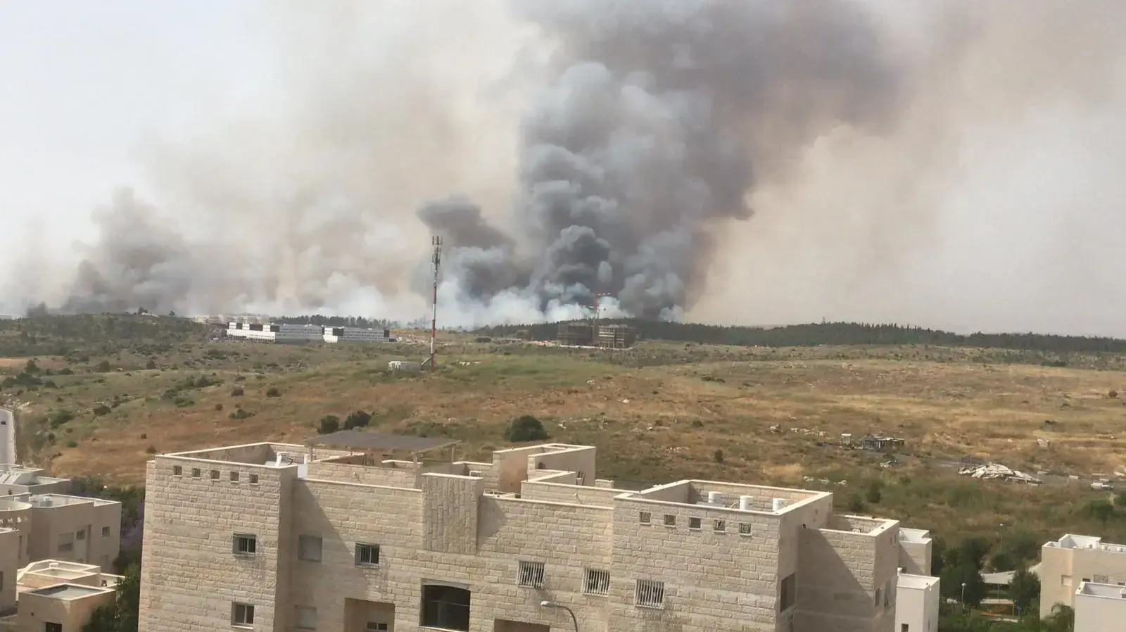 שרפת ענק במבוא מודיעים 23 במאי 2019
שרפת ענק במבוא מודיעים 23 במאי 2019