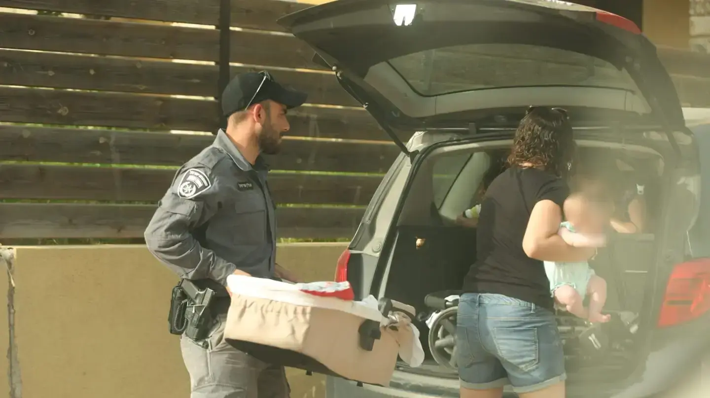 כוחות משטרה בפריסה במושב תרום בעקבות שריפה שפרצה באזור 23 במאי 2019 כוחות משטרה בפריסה במושב תרום בעקבות שריפה שפרצה באזור 23 במאי 2019