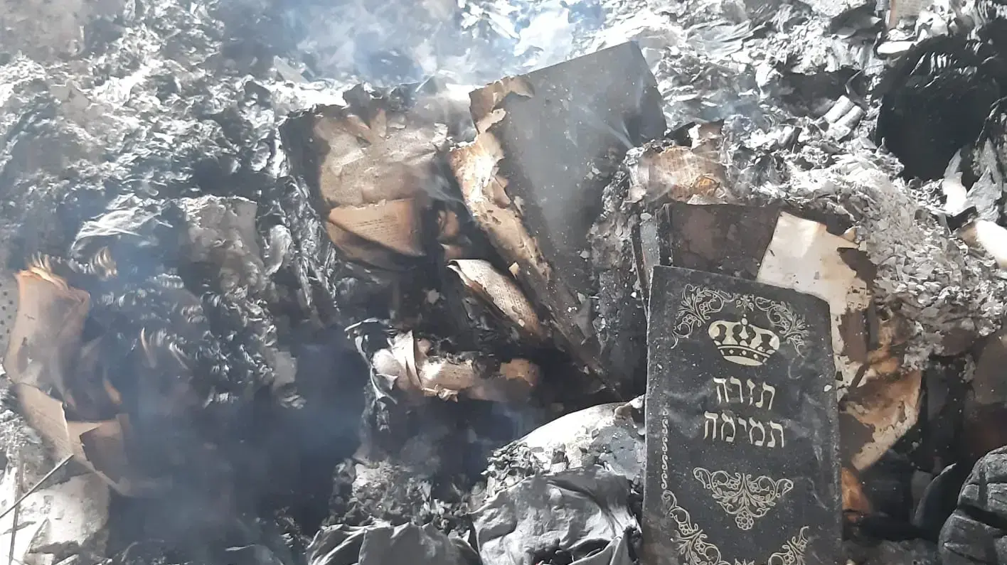 ספר תורה שרוף במבוא מודיעים - 24/5 ספר תורה שרוף במבוא מודיעים - 24/5