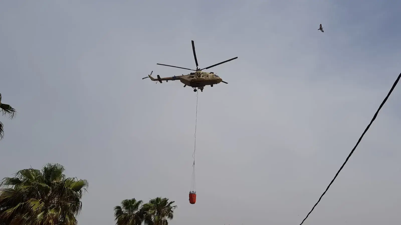מסוק מצרי מסייע בכיבוי השריפה בבית עזרא, 24 במאי 2019 מסוק מצרי מסייע בכיבוי השריפה בבית עזרא, 24 במאי 2019