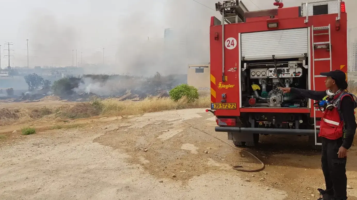 מאמצי כיבוי שריפה בראשון לציון, 24 במאי 2019 מאמצי כיבוי שריפה בראשון לציון, 24 במאי 2019