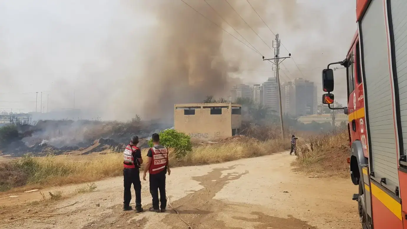 מאמצי כיבוי שריפה בראשון לציון, 24 במאי 2019 מאמצי כיבוי שריפה בראשון לציון, 24 במאי 2019