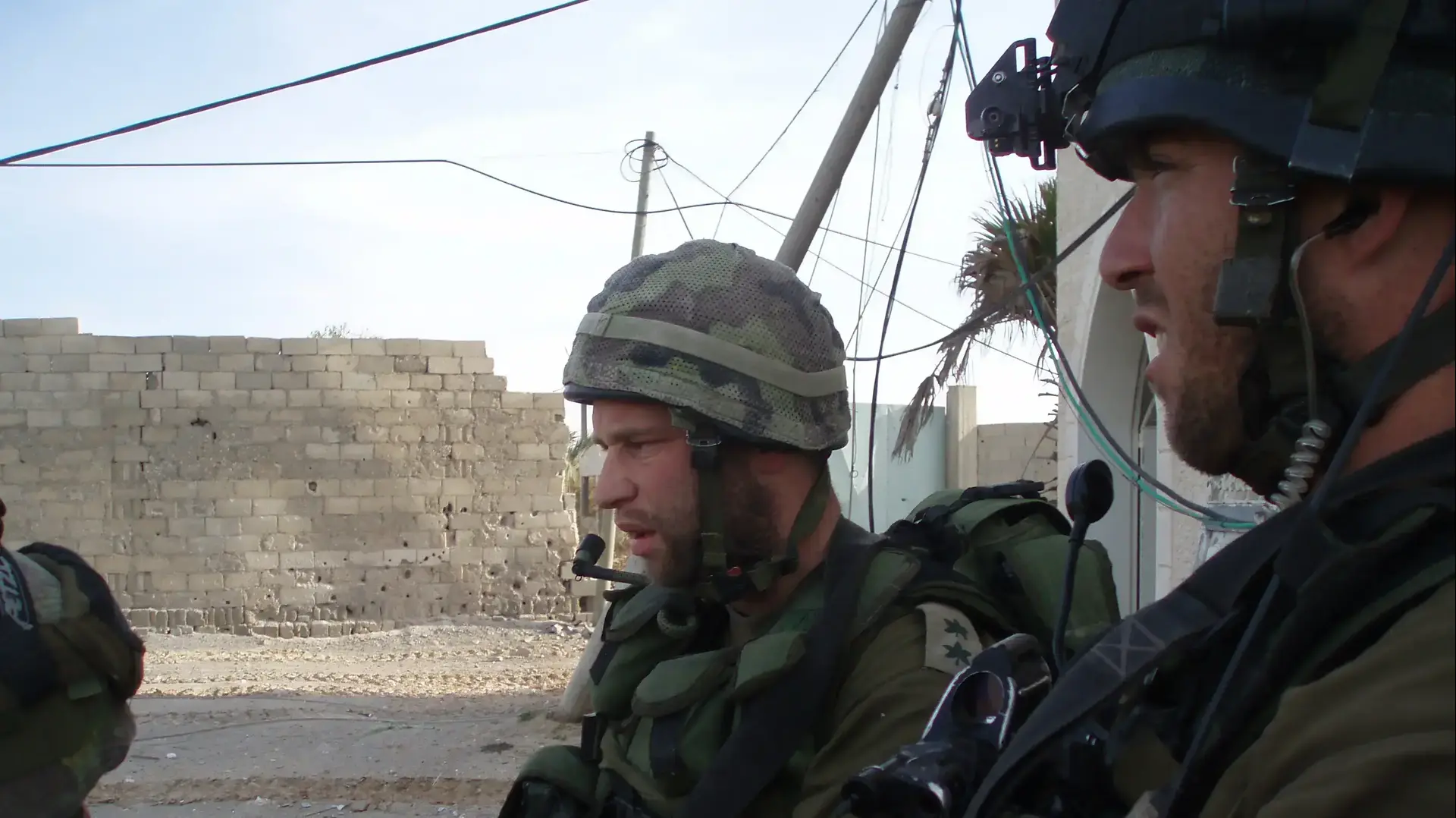 מפקד אוגדה 98 תא"ל ירון פינקלמן כגדס"ר צנחנים במבצע עופרת יצוקה בזמן חיפוש אמצעי לחימה במסגד בשכונת אלעטטרה בצפון רצועת עזה מפקד אוגדה 98 תא"ל ירון פינקלמן כגדס"ר צנחנים במבצע עופרת יצוקה בזמן חיפוש אמצעי לחימה במסגד בשכונת אלעטטרה בצפון רצועת עזה