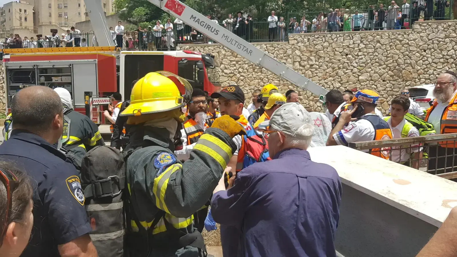 בן שנתיים נפגע אנוש בשריפה בבניין בצפת - 25 במאי 2019 בן שנתיים נפגע אנוש בשריפה בבניין בצפת - 25 במאי 2019