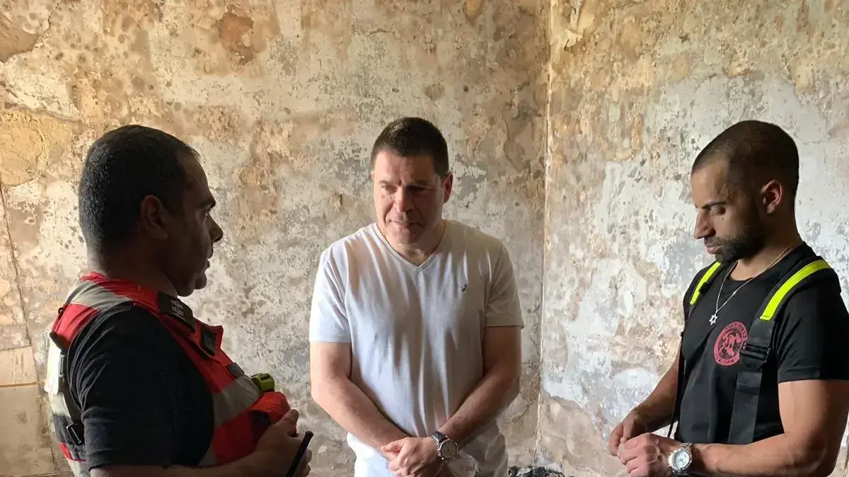 זירת שריפה בבניין מגורים ברחוב דוד אלעזר בצפת ב-25 במאי 2019 זירת שריפה בבניין מגורים ברחוב דוד אלעזר בצפת ב-25 במאי 2019
