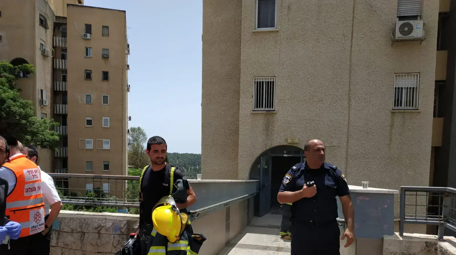 זירת שריפה בבניין מגורים ברחוב דוד אלעזר בצפת ב-25 במאי 2019 זירת שריפה בבניין מגורים ברחוב דוד אלעזר בצפת ב-25 במאי 2019
