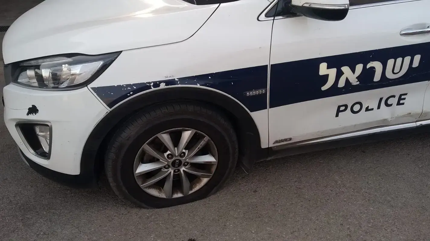 צמידים של משטרה שנוקבו ביצהר 25 במאי 2019 צמידים של משטרה שנוקבו ביצהר 25 במאי 2019