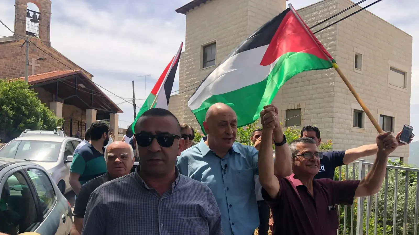 באסל גטאס בביתו לאחר שחרורו עם מוראד חדד, 27 במאי 2019