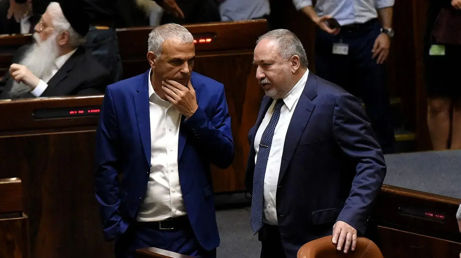 משה כחלון ואביגודר ליברמן, במהלך מליאת הכנסת, ירושלים 27 במאי 2019 משה כחלון ואביגודר ליברמן, במהלך מליאת הכנסת, ירושלים 27 במאי 2019