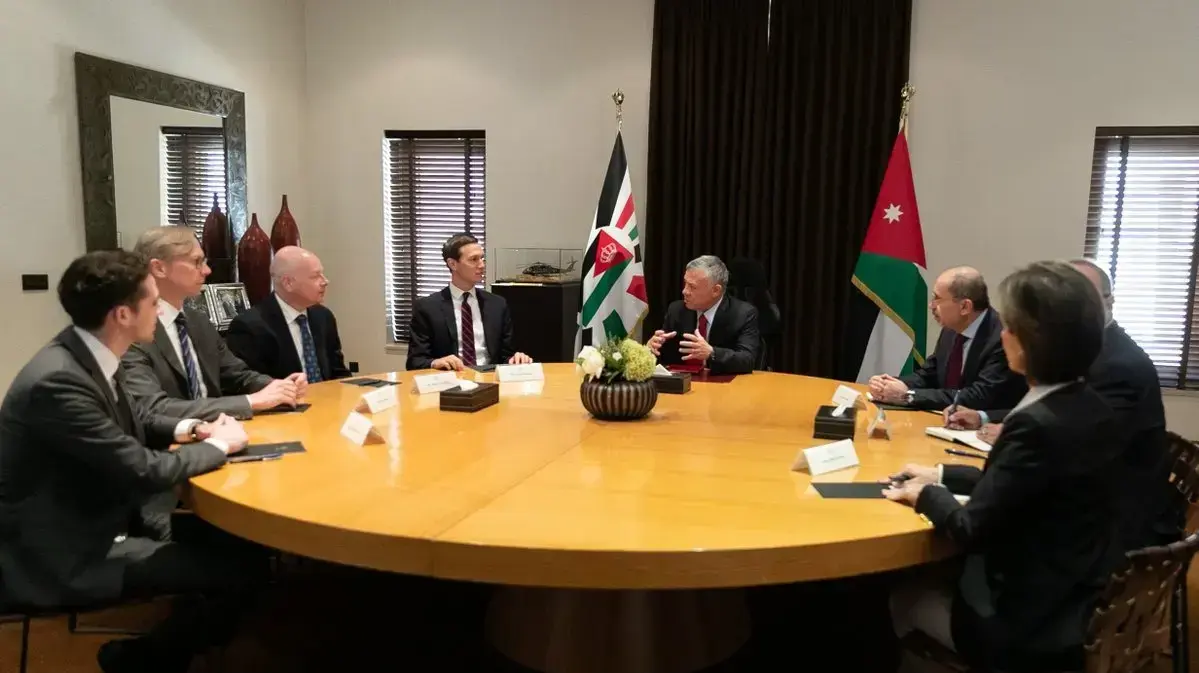 מלך ירדן עבדאללה במפגש עם יועציו של הנשיא טראמפ, קושנר, גרינבלט, בעמאן, 29 במאי 2019 מלך ירדן עבדאללה במפגש עם יועציו של הנשיא טראמפ, קושנר, גרינבלט, בעמאן, 29 במאי 2019