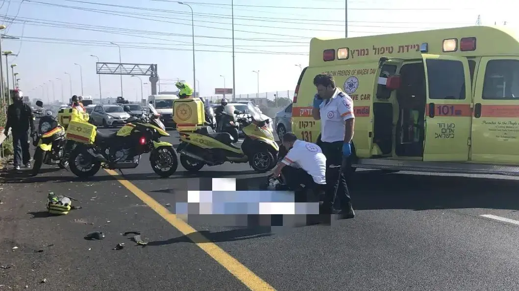 זירת התאונה בנתיבי איילון
סמוך למחלף שבעת הכוכבים, 29 במאי 2019 זירת התאונה בנתיבי איילון
סמוך למחלף שבעת הכוכבים, 29 במאי 2019