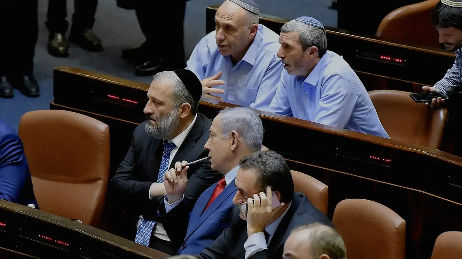 בנימין נתניהו אריה דרעי ב-29 במאי 2019 בנימין נתניהו אריה דרעי ב-29 במאי 2019