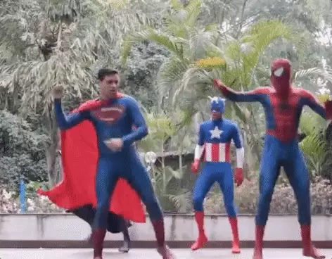 גיף גיבורי על רוקדים