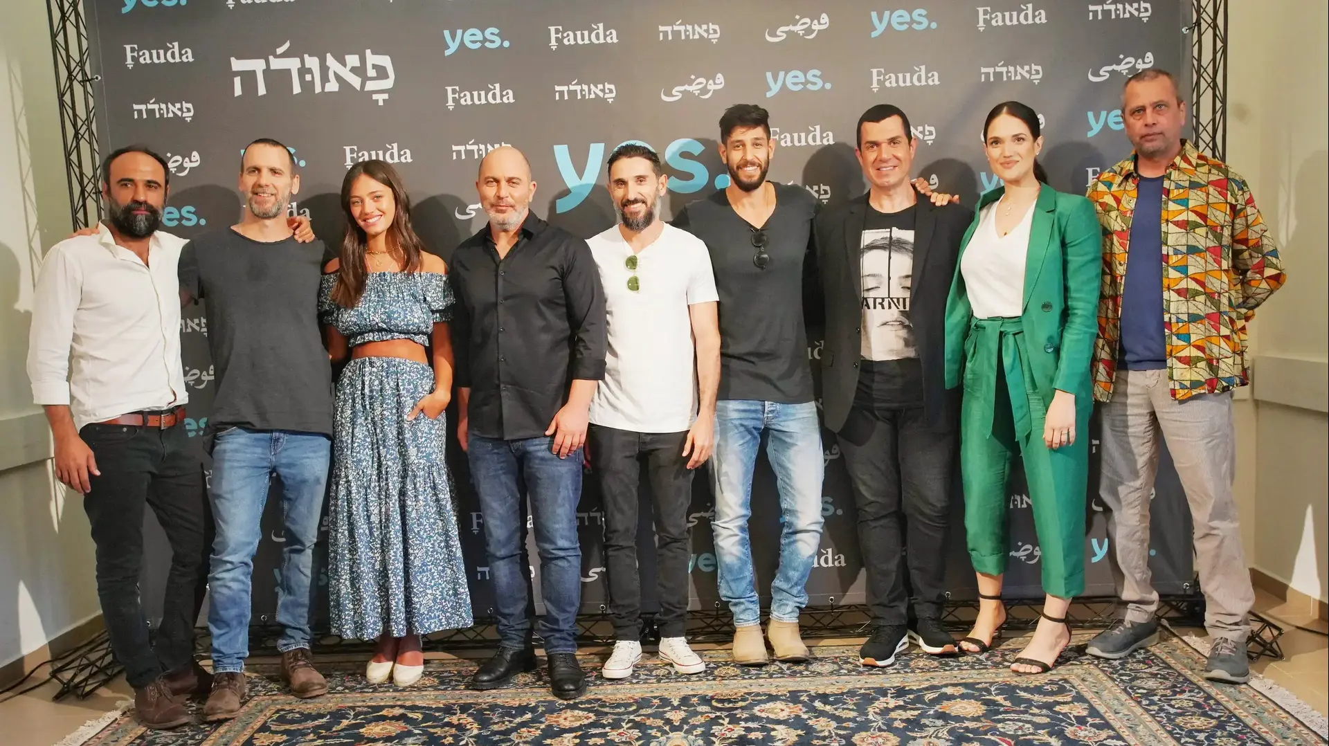 צוות העונה השלישית של הסדרה "פאודה" במסיכת עיתונאים לפני העונה השלישית צוות העונה השלישית של הסדרה "פאודה" במסיכת עיתונאים לפני העונה השלישית