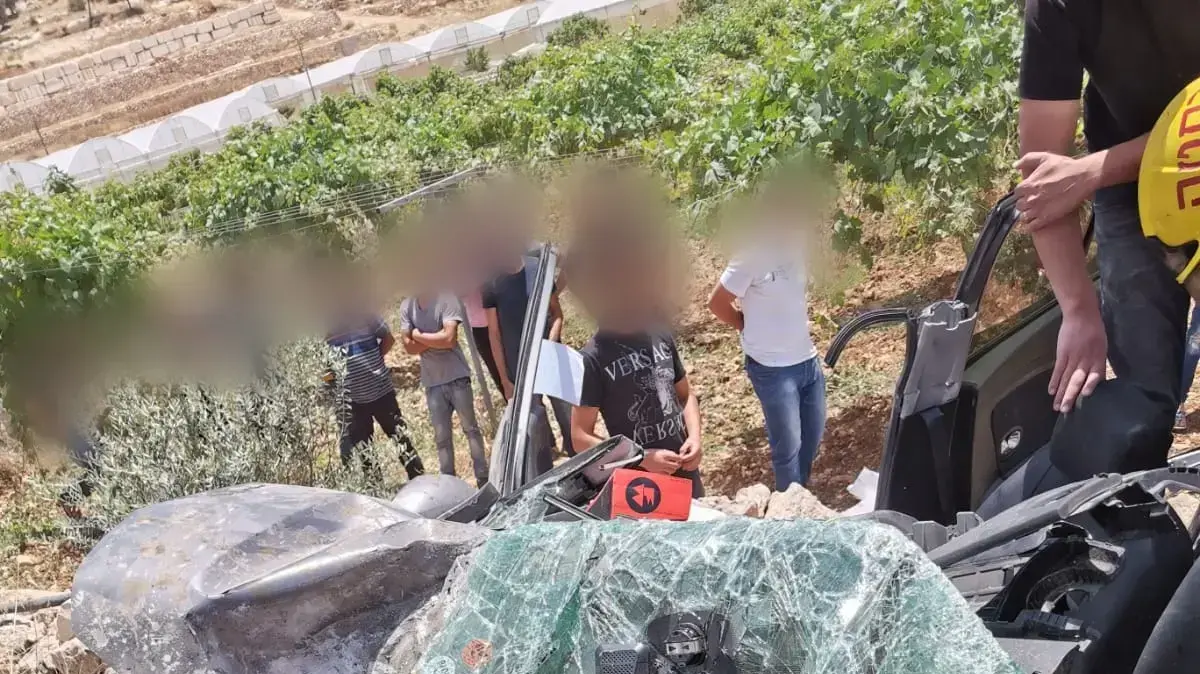 תאונת דרכים בין משאית לרכב בכביש 60 בדרום הר חברון, בסמוך לבית חגי, 1 ביוני 2019 תאונת דרכים בין משאית לרכב בכביש 60 בדרום הר חברון, בסמוך לבית חגי, 1 ביוני 2019