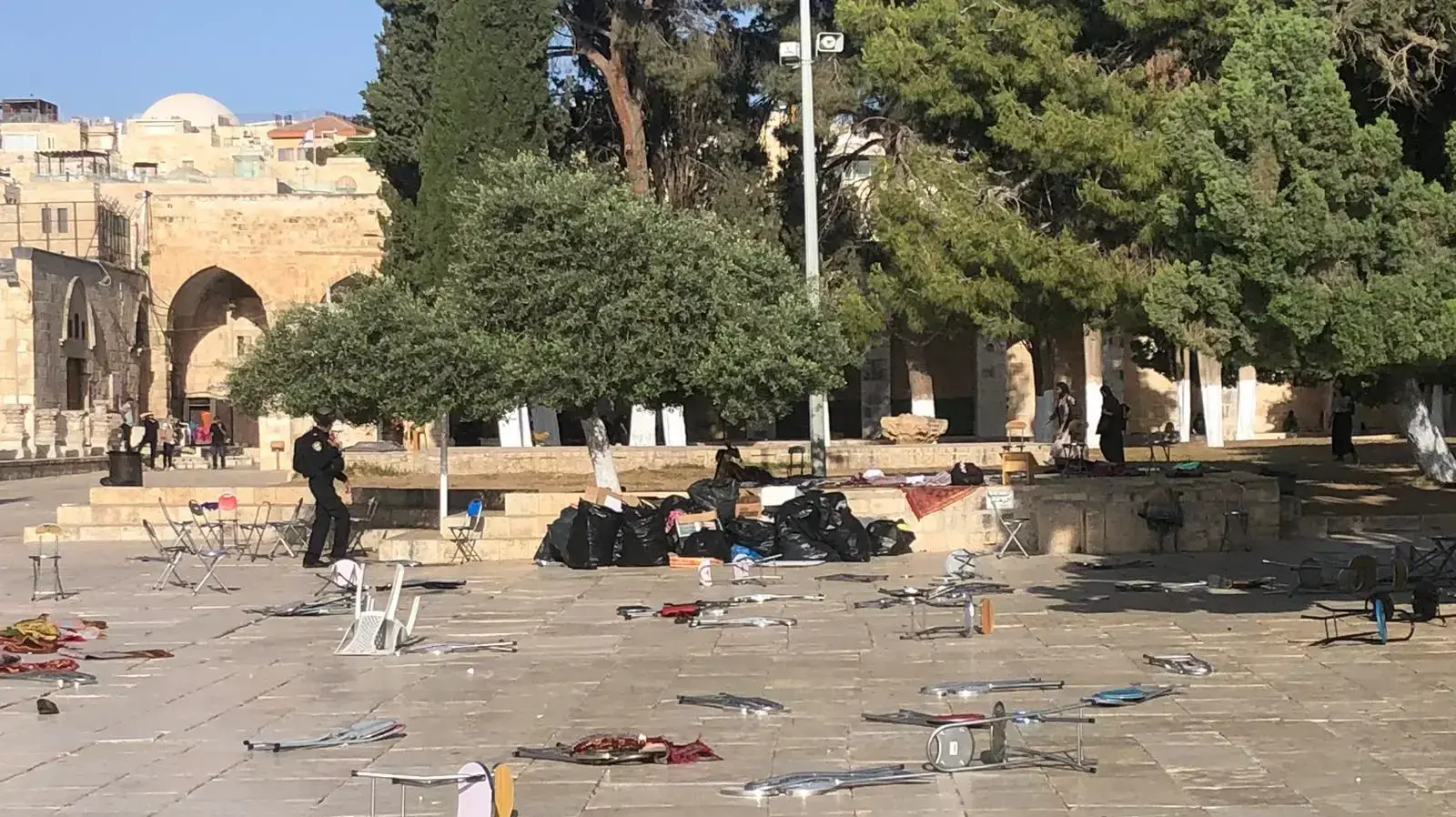 הפרות סדר בהר הבית שכללה ידויי אבנים,השלכת כיס כיסאות וחפצים שונים, 2 יוני 2019 הפרות סדר בהר הבית שכללה ידויי אבנים,השלכת כיס כיסאות וחפצים שונים, 2 יוני 2019
