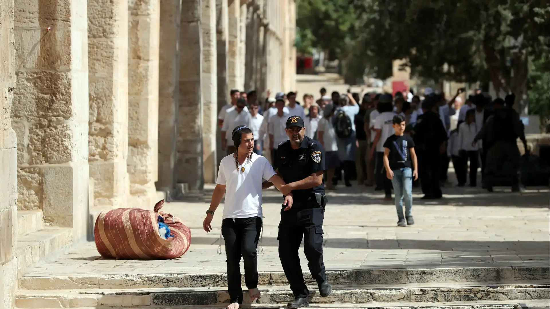 כוחות הביטחון מאבטחים את מתחם הר הבית לרגל יום ירושלים 2 ביוני 2019
כוחות הביטחון מאבטחים את מתחם הר הבית לרגל יום ירושלים 2 ביוני 2019