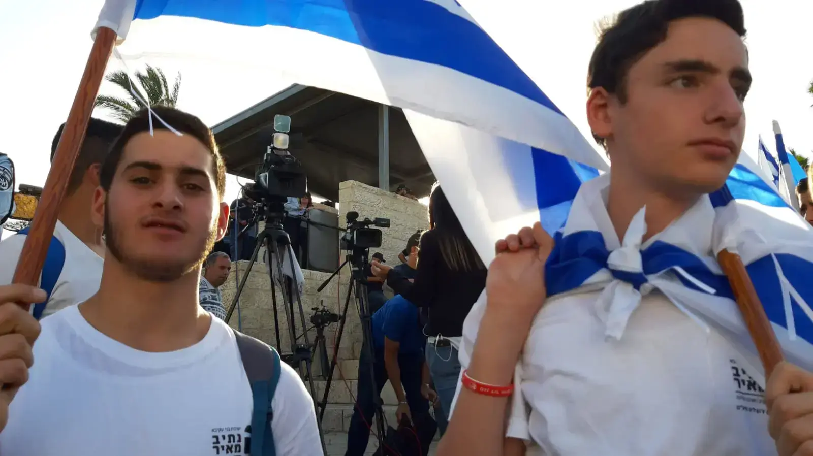 אלפי משתתפים בריקוד הדגלים המסורתי לרגל יום ירושלים, בשער שכם אלפי משתתפים בריקוד הדגלים המסורתי לרגל יום ירושלים, בשער שכם