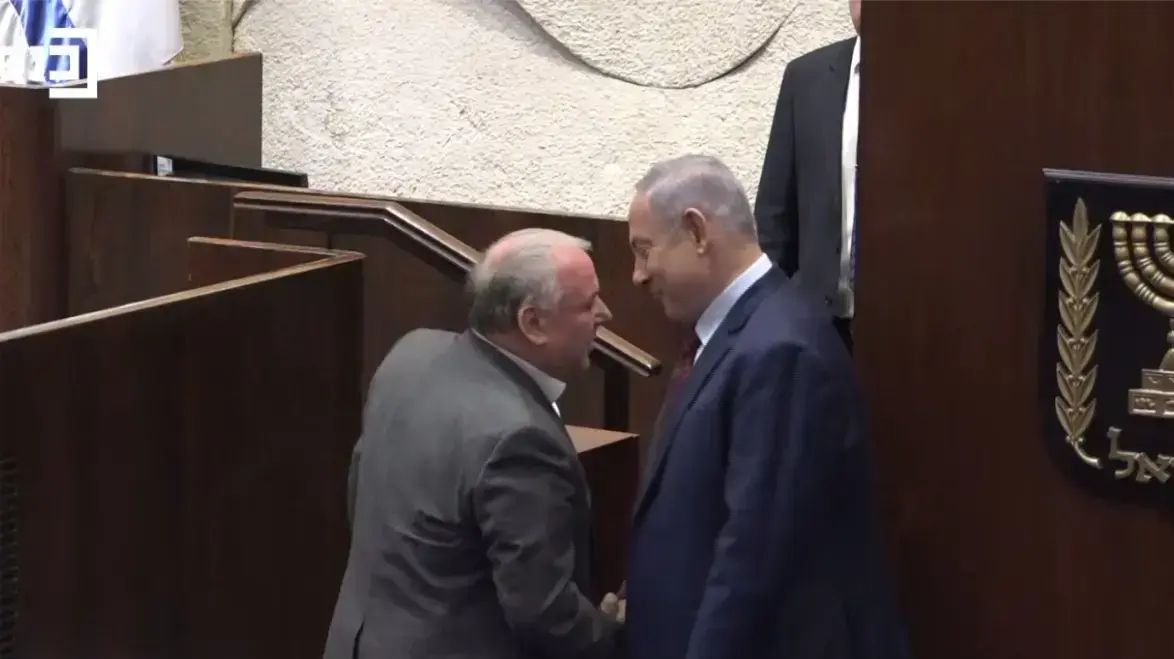 ראש הממשלה בנימין נתניהו ודודי אמסלם בהצבעה על זהות מבקר המדינה, 3 ביוני 2019 ראש הממשלה בנימין נתניהו ודודי אמסלם בהצבעה על זהות מבקר המדינה, 3 ביוני 2019