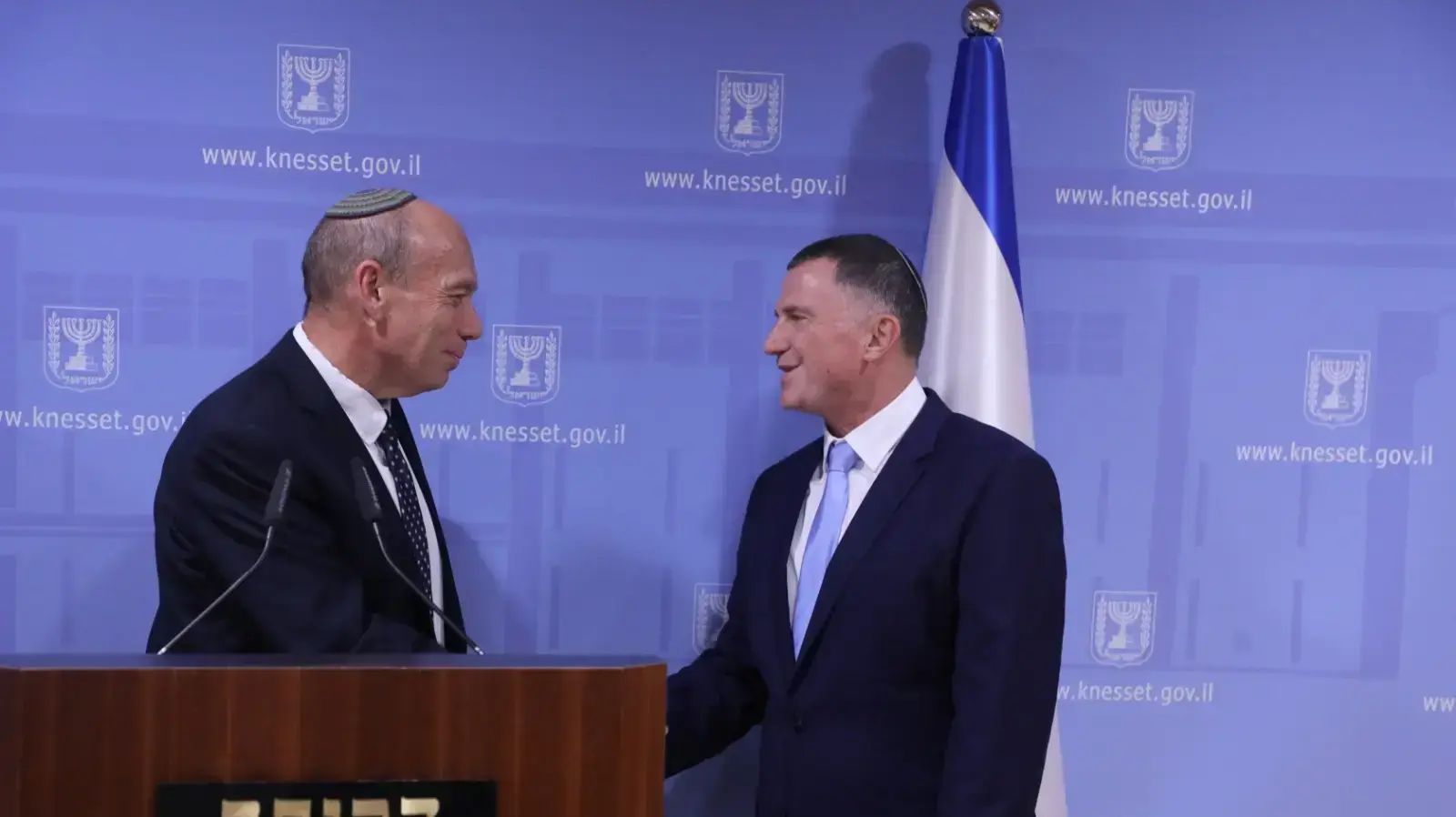יו"ר הכנסת, יולי אדלשטיין ומבקר המדינה הנכנס, מתניהו אנגלמן במהלך הצהרה לתקשורת לאחר היבחרו 3 ביוני 2019 יו"ר הכנסת, יולי אדלשטיין ומבקר המדינה הנכנס, מתניהו אנגלמן במהלך הצהרה לתקשורת לאחר היבחרו 3 ביוני 2019