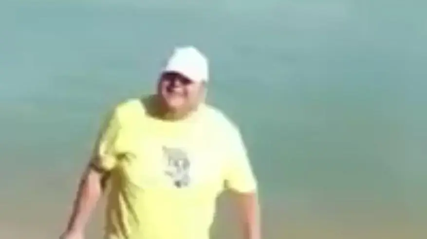 תיעוד העבריין אורי לוי דורך אקדח בחוף הים
ויורה באוויר ולכיוון המים בקו סמוי 