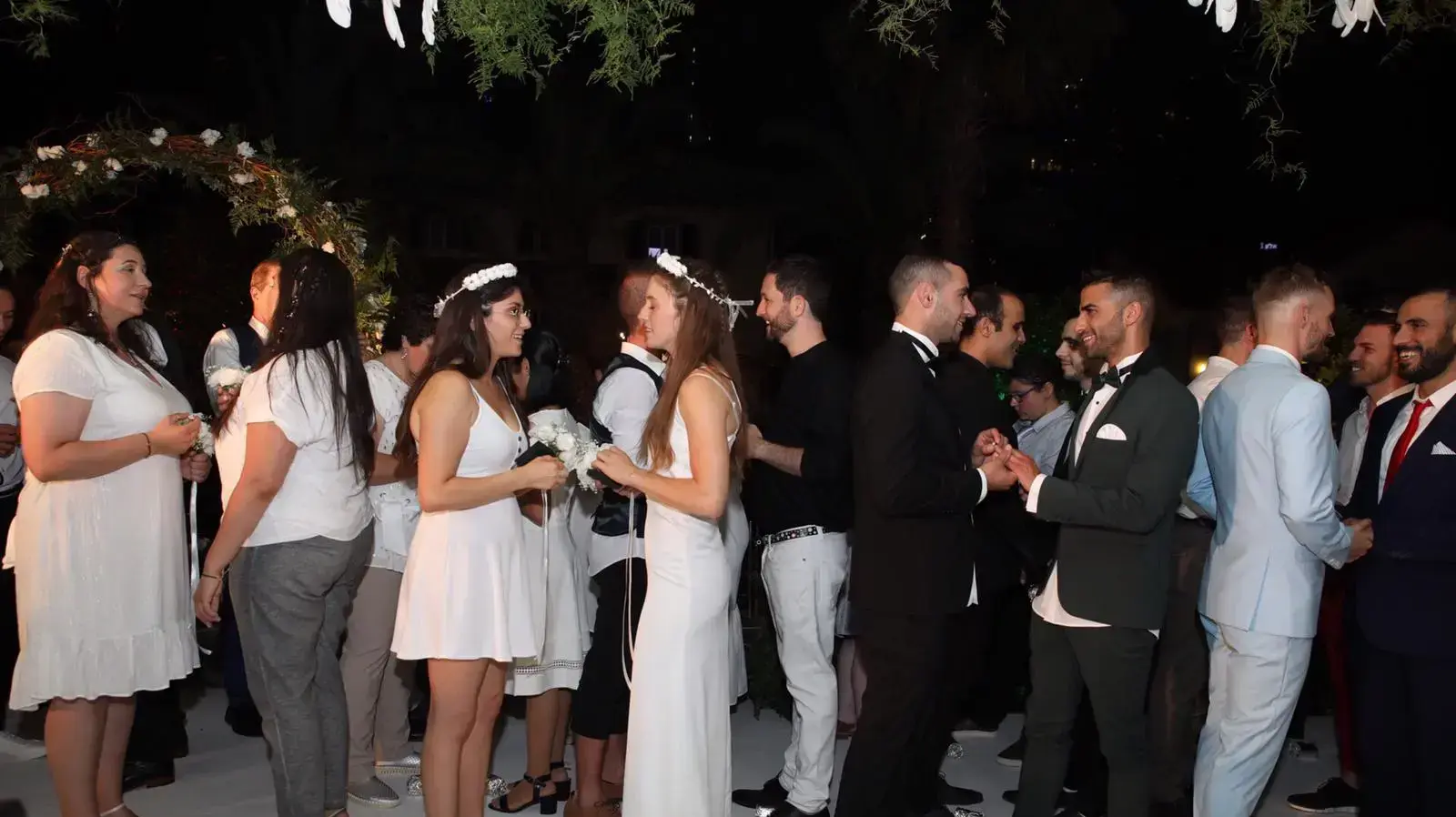 חתונה גאה בחסות עיריית תל אביב חתונה גאה בחסות עיריית תל אביב